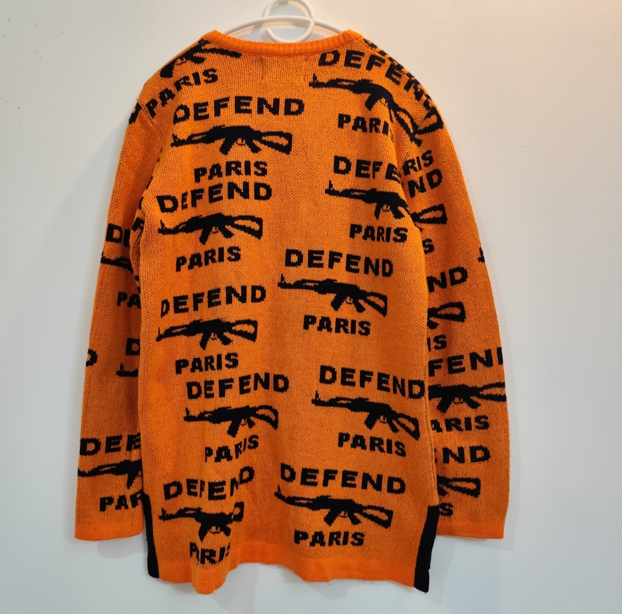 لباس بافت خارجی رنگ نارنجی طرح اسلحه قد ۷۰ سانت